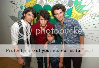 jonasbrothersatTRL.jpg jonas brothers and frankie image by jobros4ever1012 jonasbrothersatTRL.jpg jonas brothers and frankie image by jobros4ever1012